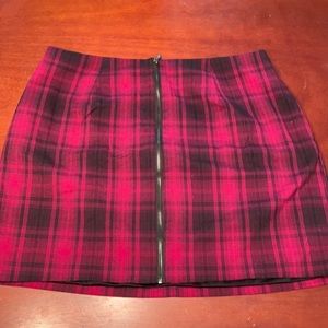 High waisted plaid pencil skirt w/ zipper.